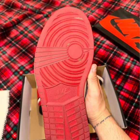 Jordan 1 black toe - Picture 2 of 3